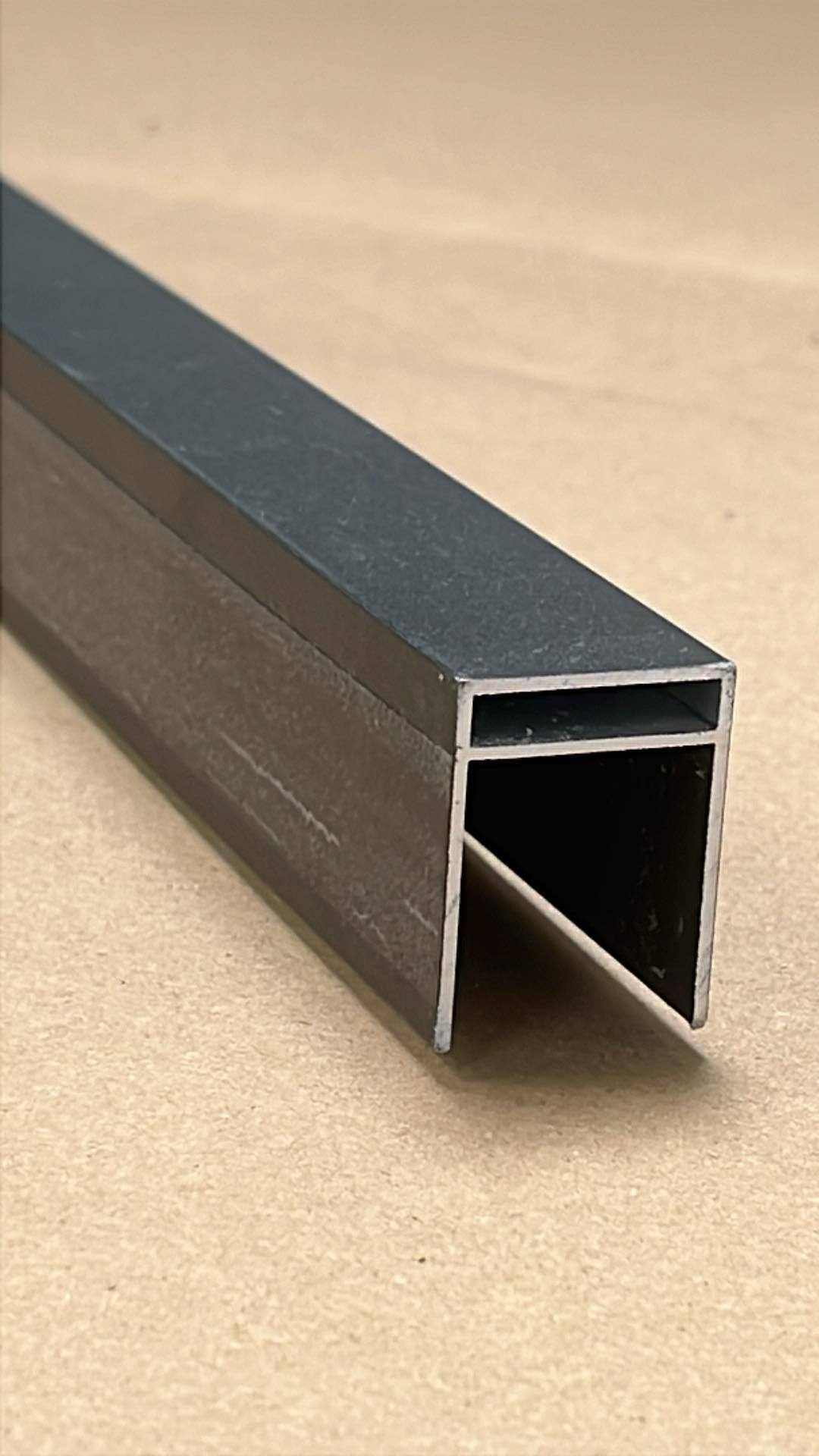 Aluminium Top / Bottom Rail 2.2m – Fencing Supplies